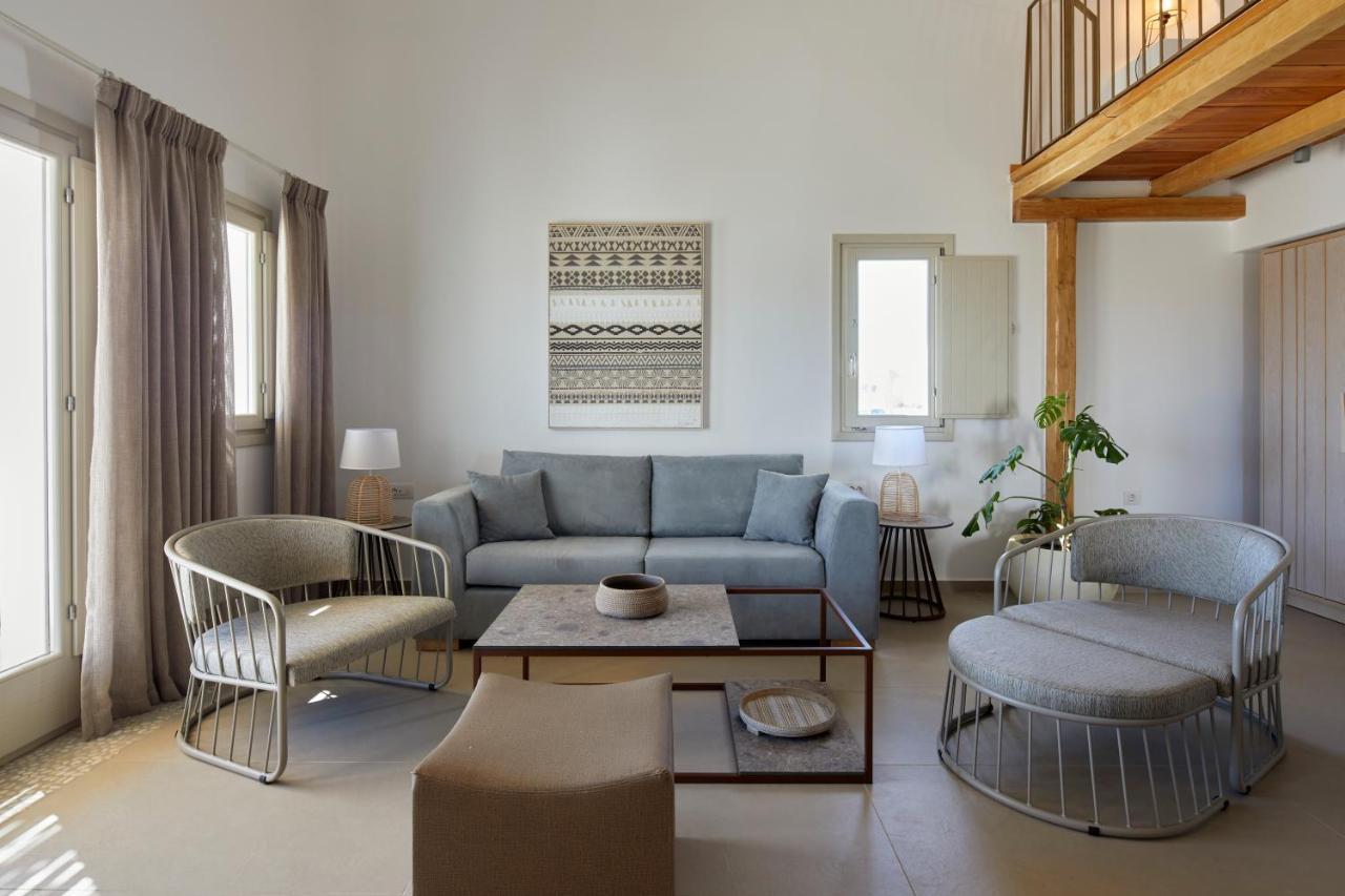 Sea Breeze Santorini Beach Resort, Curio By Hilton Agios Georgios  ภายนอก รูปภาพ