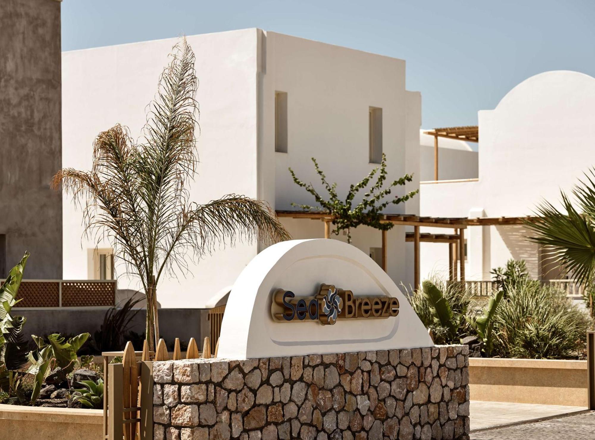 Sea Breeze Santorini Beach Resort, Curio By Hilton Agios Georgios  ภายนอก รูปภาพ