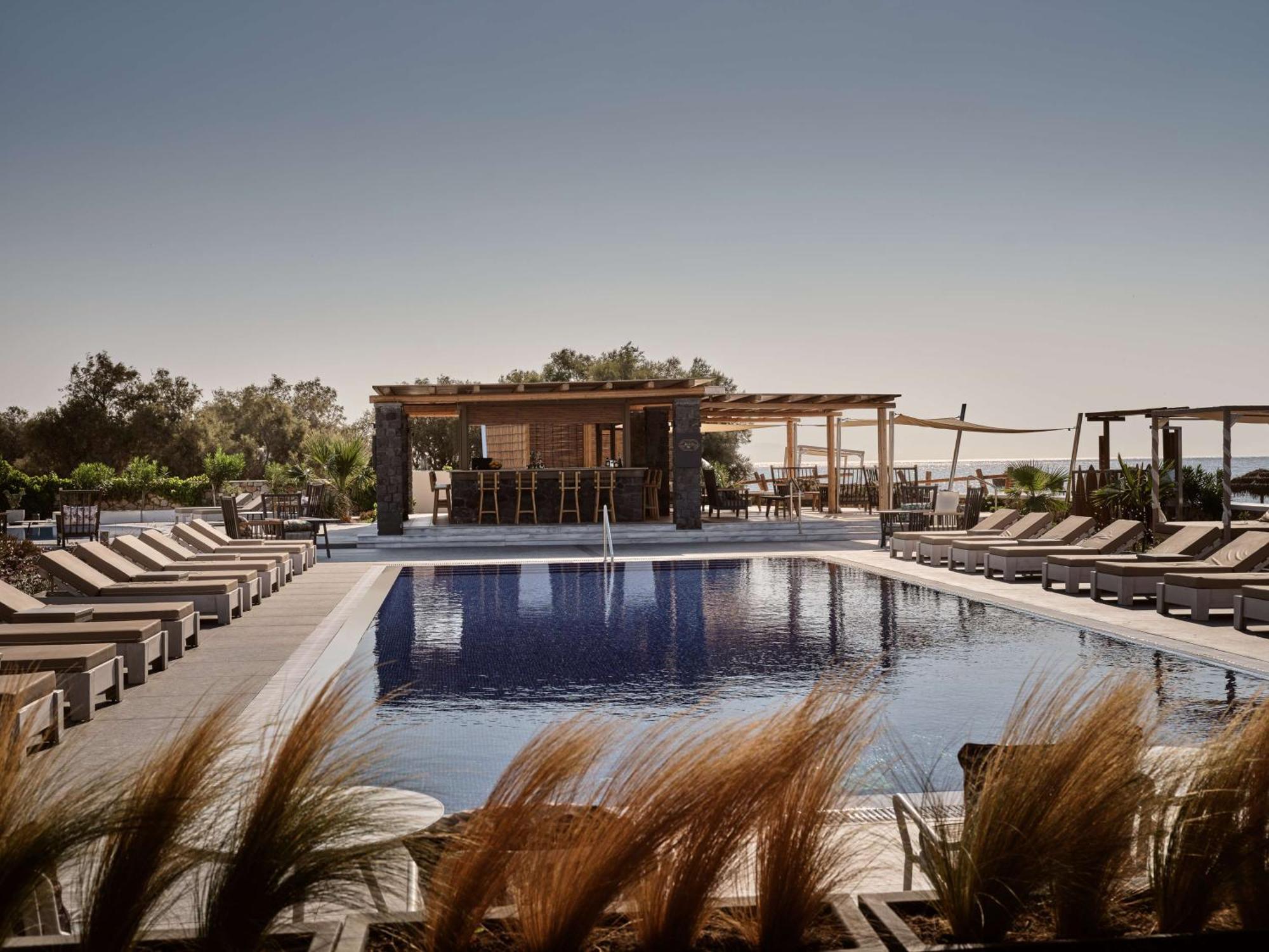 Sea Breeze Santorini Beach Resort, Curio By Hilton Agios Georgios  ภายนอก รูปภาพ