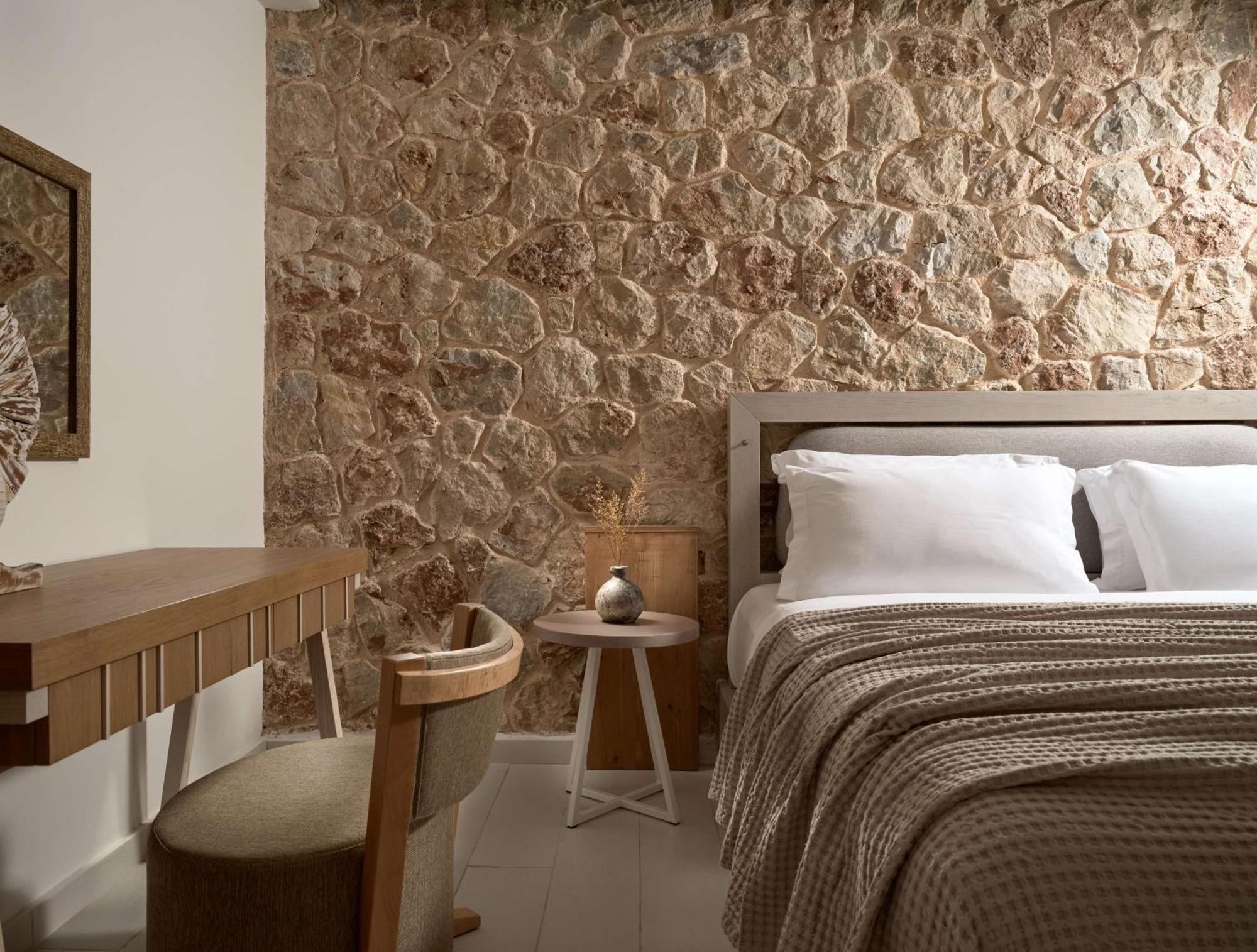 Sea Breeze Santorini Beach Resort, Curio By Hilton Agios Georgios  ภายนอก รูปภาพ