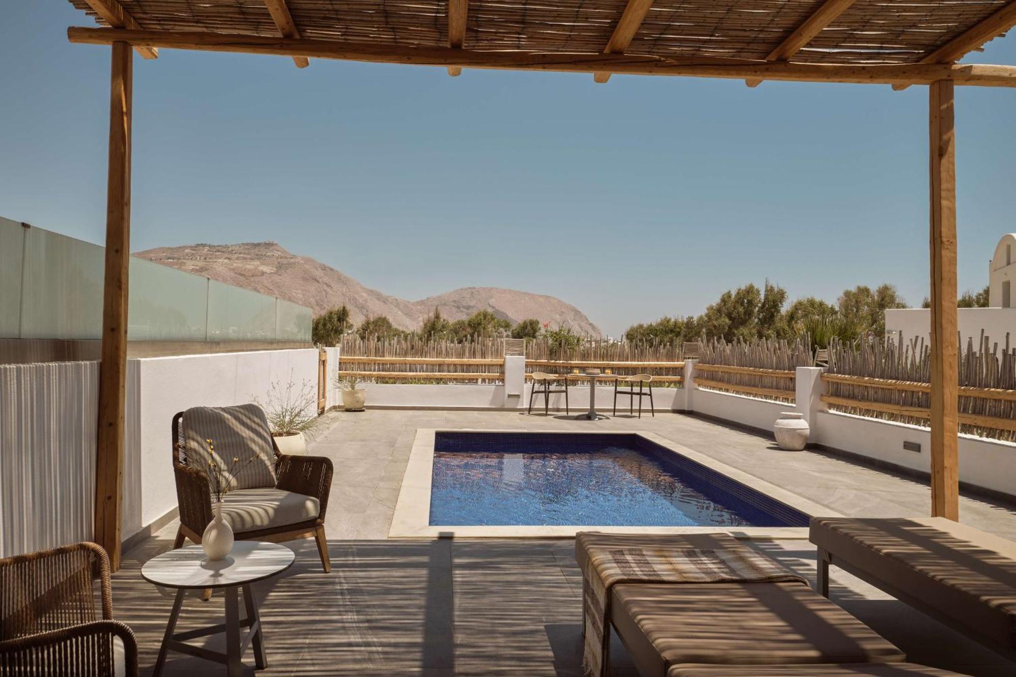 Sea Breeze Santorini Beach Resort, Curio By Hilton Agios Georgios  ภายนอก รูปภาพ