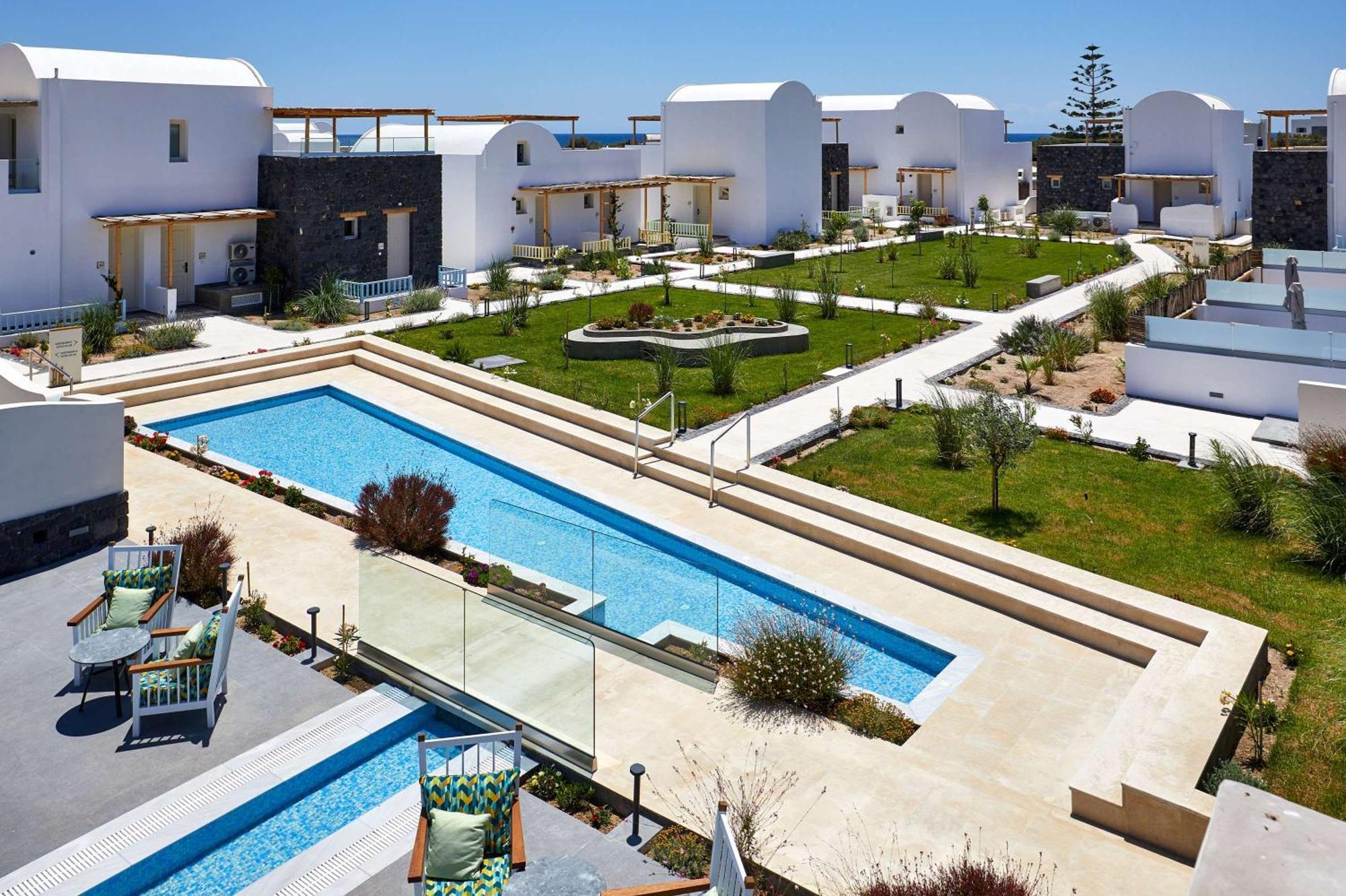 Sea Breeze Santorini Beach Resort, Curio By Hilton Agios Georgios  ภายนอก รูปภาพ