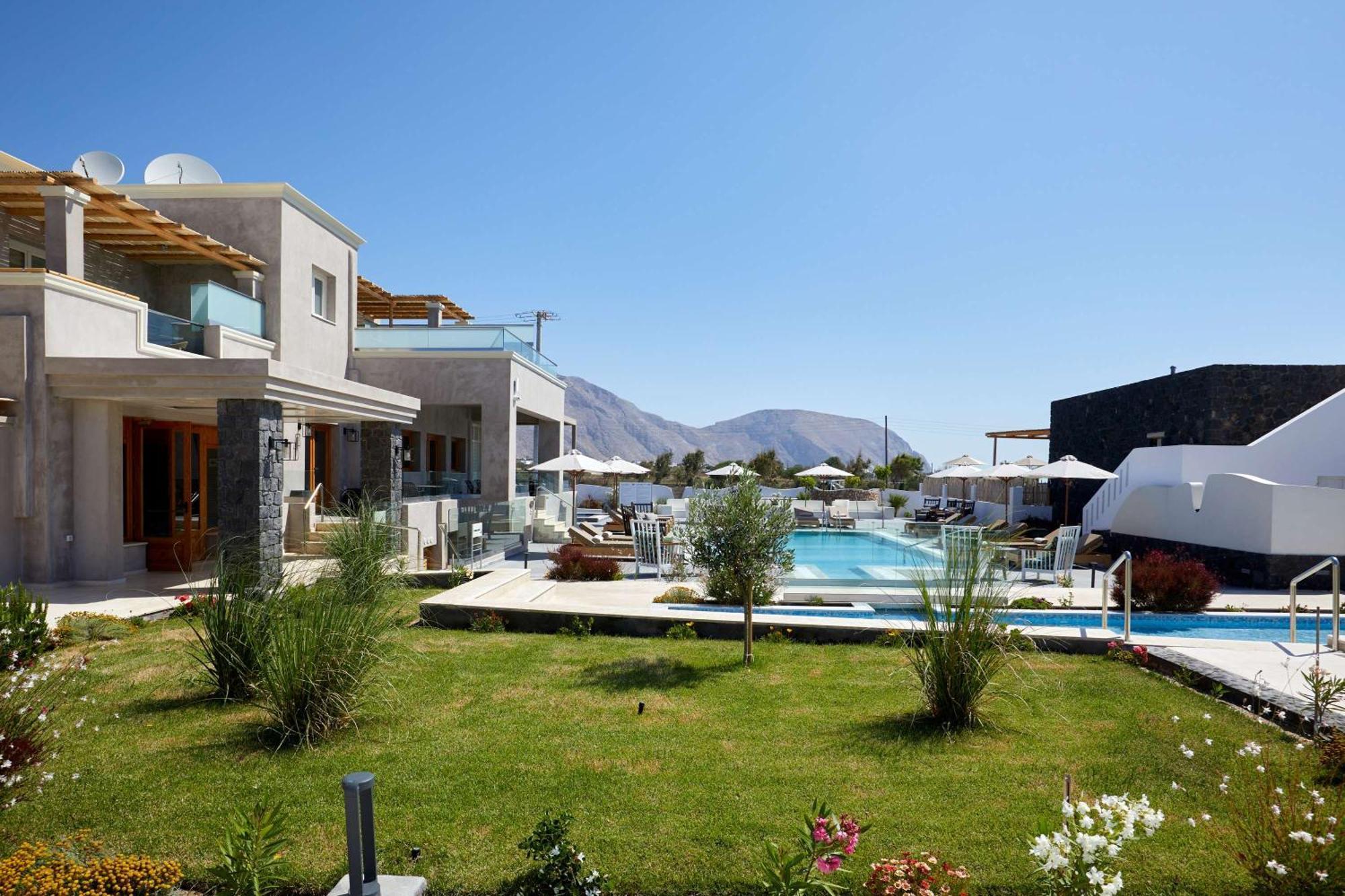 Sea Breeze Santorini Beach Resort, Curio By Hilton Agios Georgios  ภายนอก รูปภาพ