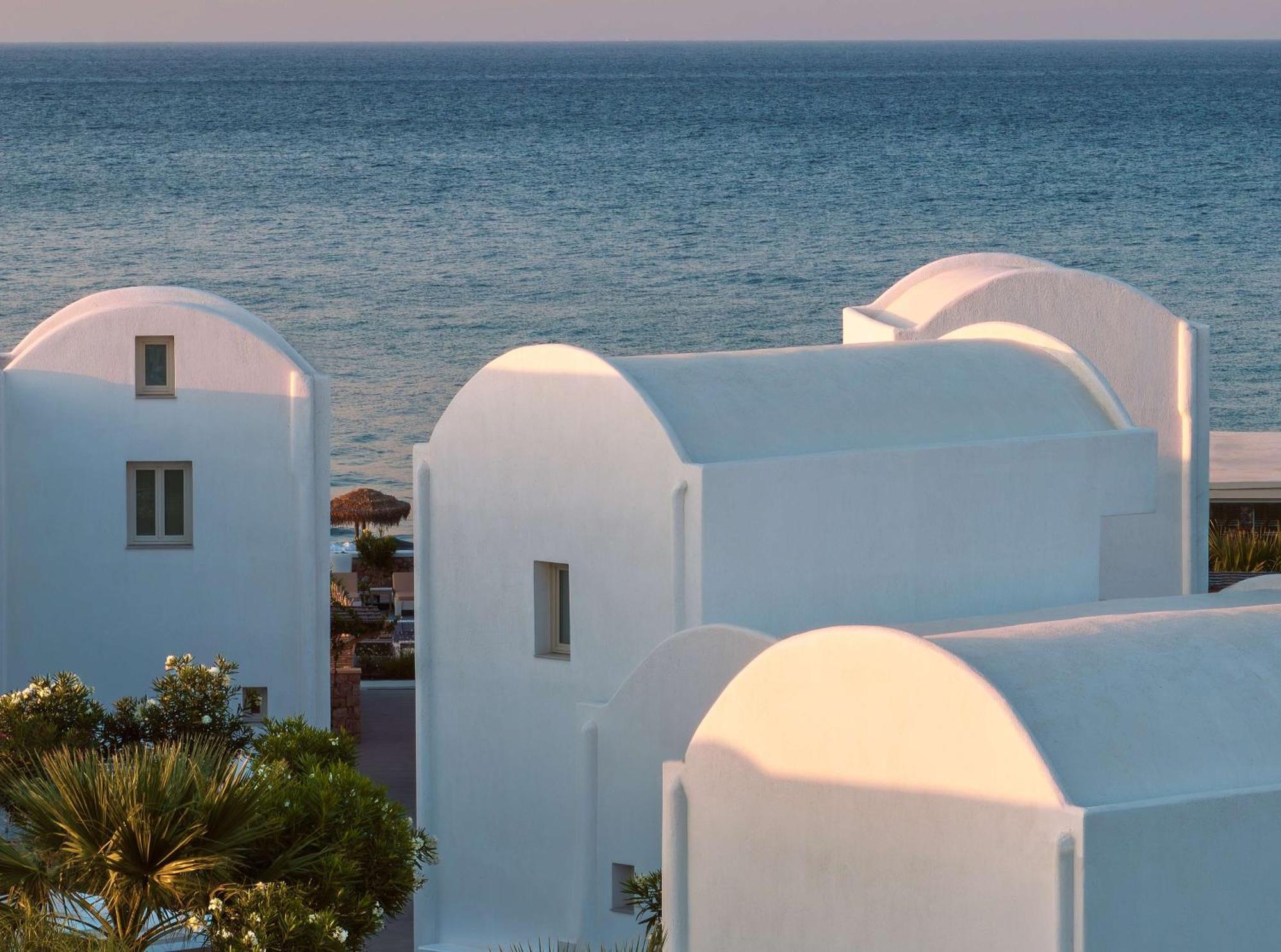 Sea Breeze Santorini Beach Resort, Curio By Hilton Agios Georgios  ภายนอก รูปภาพ